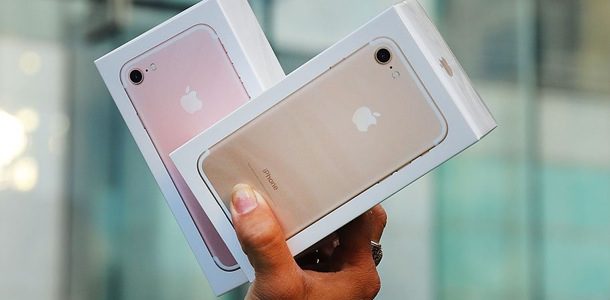 iphone-sales-expected-drop-in-1st-half-of-2017-0